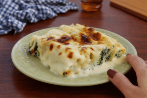 Olen Dieetillä, Mutta Voin Syödä Nämä Cannellonit Ilman Ongelmia: Kevyitä, Kermaisia ​​Ja Kevyen Béchamel-Kastikkeeni Kanssa Ilman Voita!