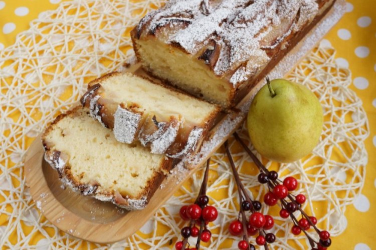 Isoäiti Lähettää Terveisiä: Mehevä Keksi Hunajalla Ja Kermavaahdolla Täytettynä.