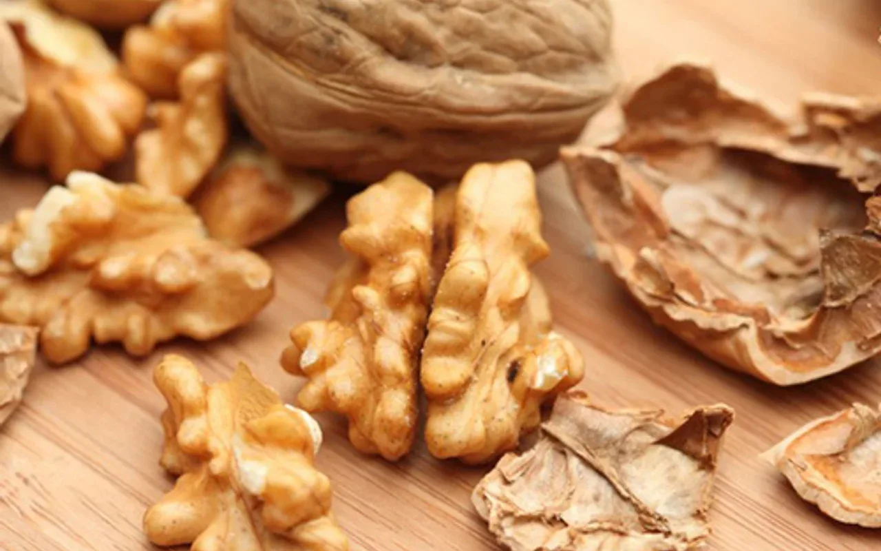 Jogurttikulho Viikunoilla Ja Pähkinöillä: Aamiainen Vain 10 Minuutissa