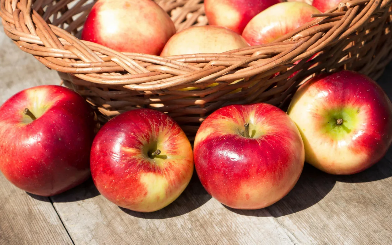 Omenapiirakka Ilman Uunia: Taivaallinen Maku Ja Aikaa Säästävä Temppu