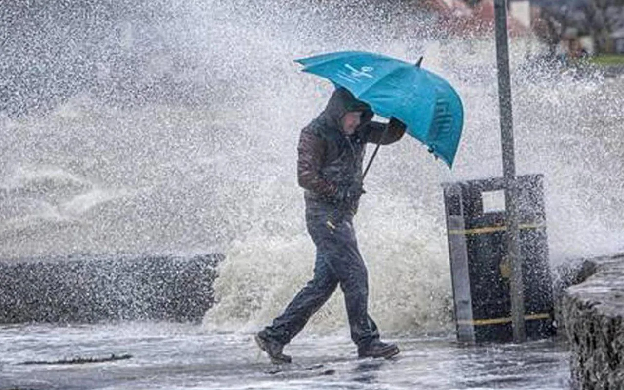Tänään Suomalaisille Kotitalouksille Suositellaan Voimakkaasti Verhojen Ja Kaihtimien Sulkemista: Tässä Syy Ja Mitkä Alueet Ovat Tämän Päätöksen Piirissä.