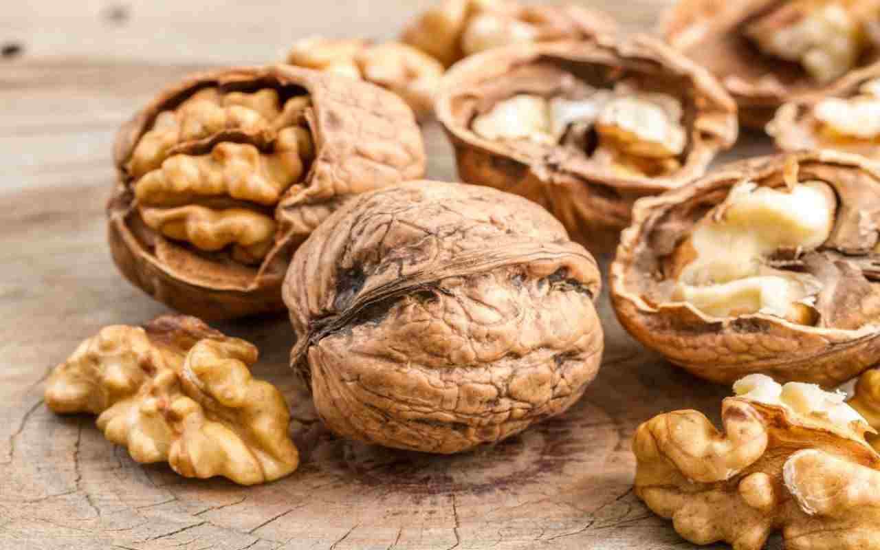 Nopea Kakku Kreikkalaisella Jogurtilla. Paras Tarjoilla Pähkinöiden Kanssa.