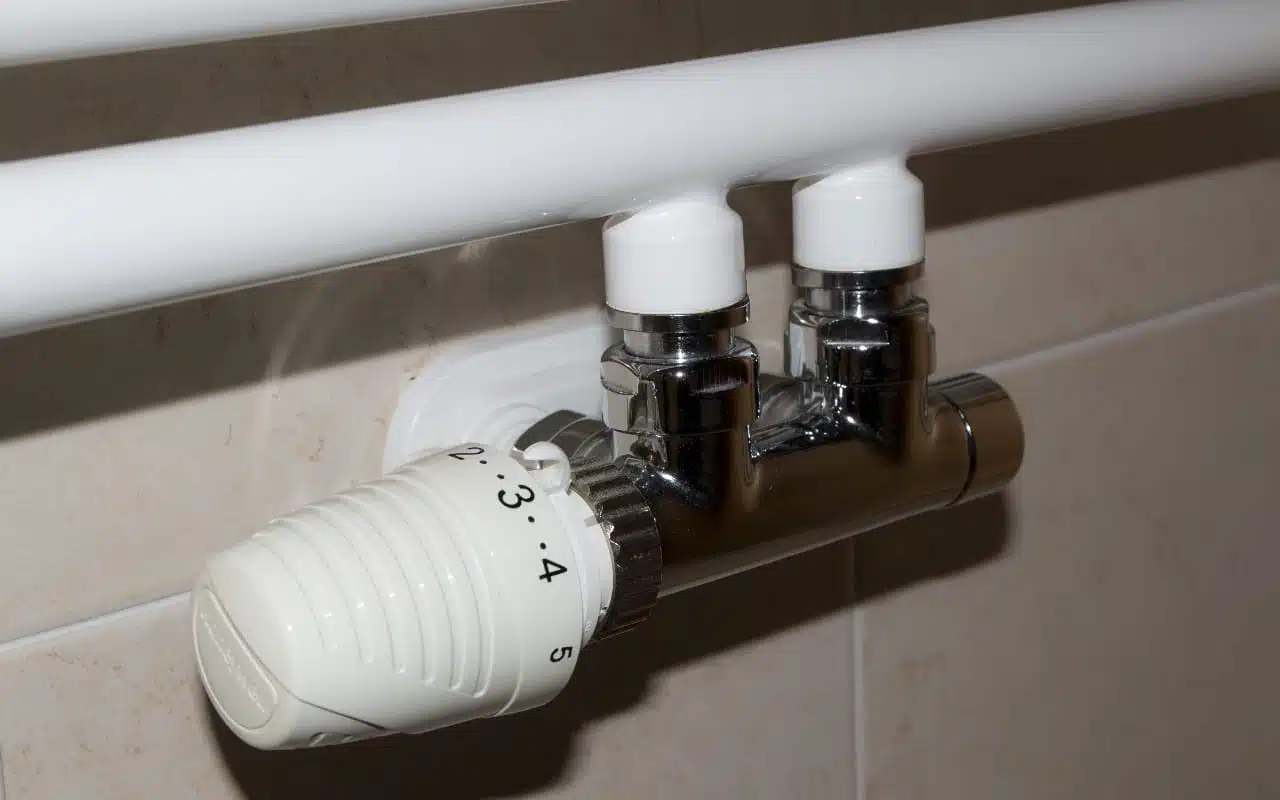 Pysy Lämpimänä Tänä Talvena: 10 Helppoa Tapaa Vähentää Lämmityskustannuksia