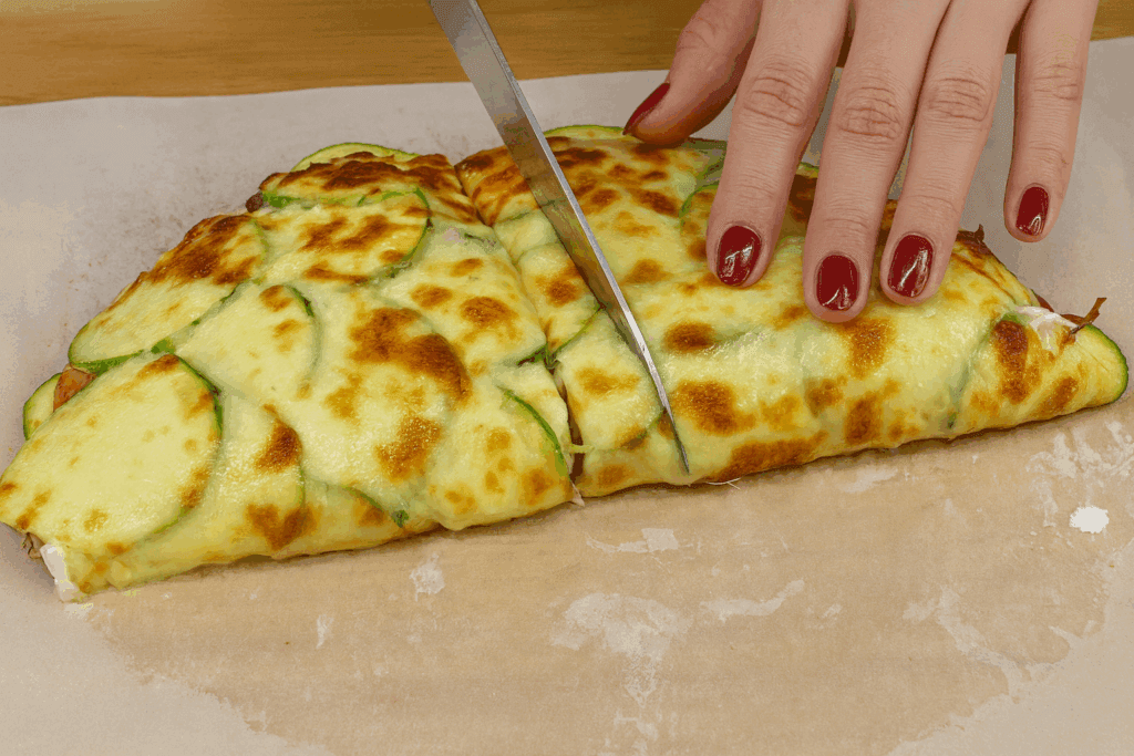 Non Serve Impastare Né Friggere, Con 4 Zucchine Preparo Una Pizza Filante E Leggerissima Da Appena 195 Calorie: È La Mia Cena Salva-Linea!