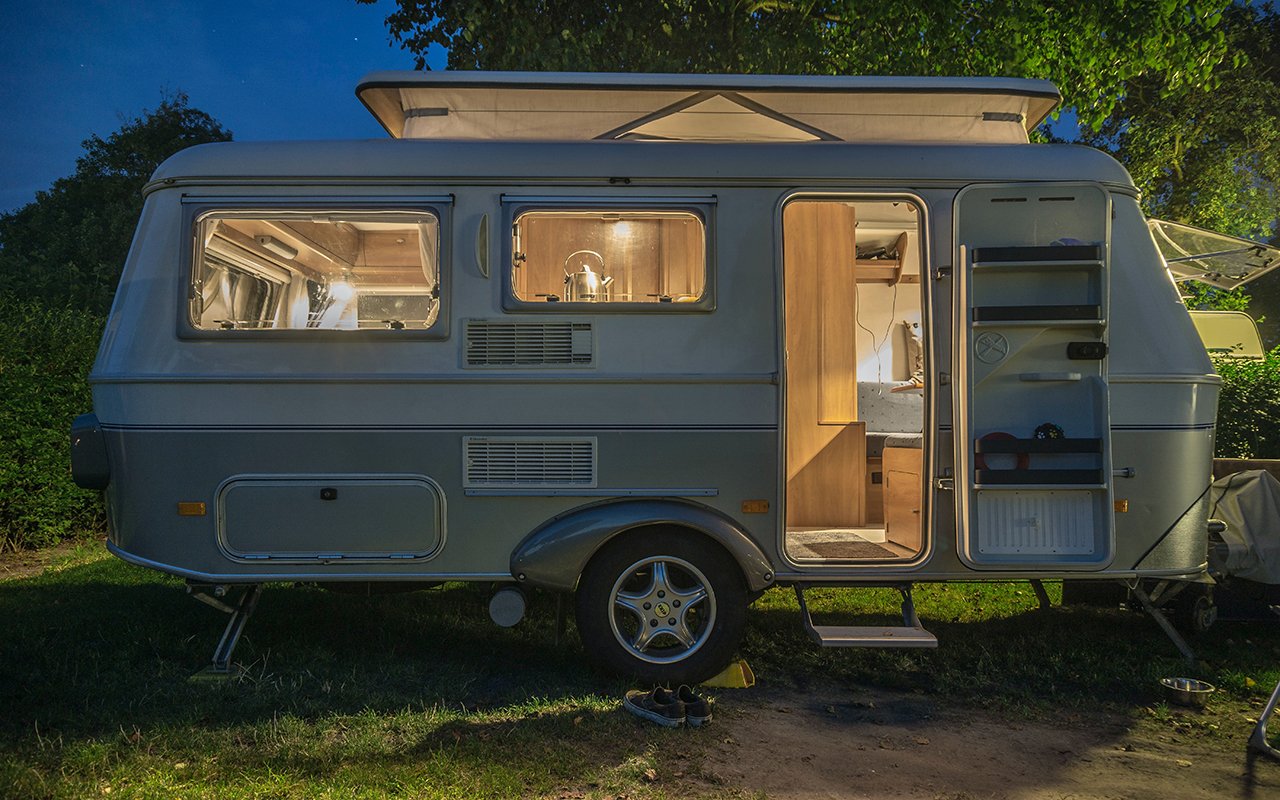 En Tiennyt, Että Kylmyys Voi Jäädyttää Putket Matkailuautossani Ja Aiheuttaa Niiden Rikkoutumisen. Ratkaisu Oli Viettää Koko Päivä Veden Tyhjentämiseen.