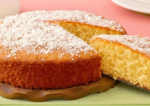 Vain Muutama Ainesosa Ja Tuntuu Kuin Olisit Karibialla: Pehmein Kookoskakku, Jota Olet Koskaan Kokeillut, Se Pysyy Erittäin Pehmeänä Päiviä Kuivumatta!