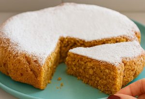 Yksi Siivu Johtaa Toiseen: Pehmeä Ja Kevyt Mantelikakku, Jonka Valmistan Ilman Sokeria, Eikä Kukaan Huomaa (Vain 180 Kcal Per Viipale)