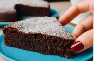 Minun ”Älykäs” Reseptini Suklaaseen Mutta Kevyeen Kakkuun: Vain Munanvalkuaista Ja Kaakaota, Se Pysyy Erittäin Pehmeänä Päiviä Ja Siinä On Vain 120 Kcal Per Viipale!